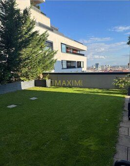 We offer for sale a 3-room apartment in the sought-after
