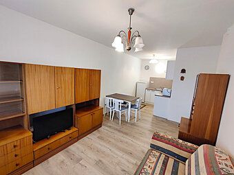 OFFERS FOR RENT PLEASE SEND BY EMAIL ONLY TO: Thank you for