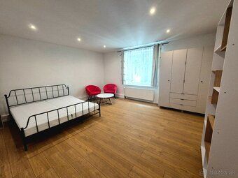Two-room apartment in a quiet green part of downtown