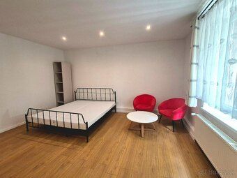 Two-room apartment in a quiet green part of downtown