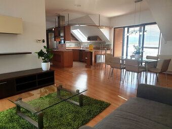 We offer for rent a 3-room apartment in a quiet and
