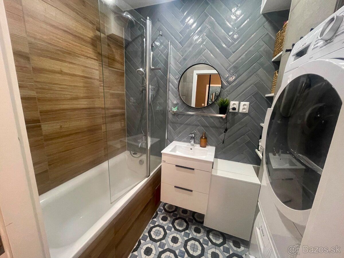 We offer for rent a 3-room apartment in a quiet and