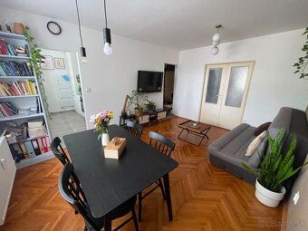 We offer for rent a 3-room apartment in a quiet and