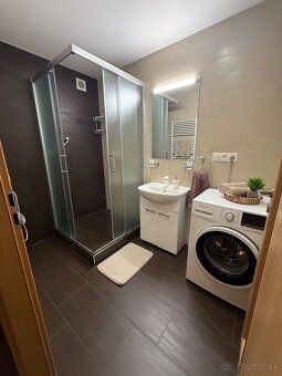 We offer for rent a completely renovated and modernly