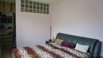 I am offering for rent an above-standard furnished 3-room