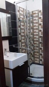 I offer for rent a beautiful bright 3 room apartment at
