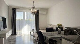 I sell a 3-room apartment in a family house measuring 74 m²