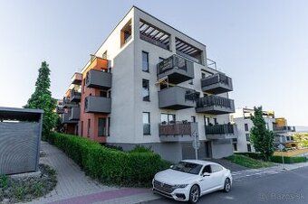 We offer for sale an exceptional, almost luxury 3-room