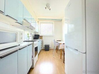 A fully furnished room is available in a 3-bedroom