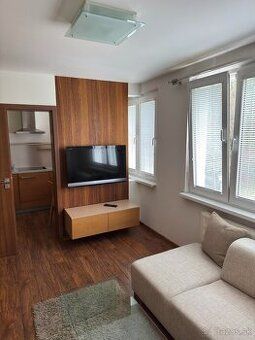 We offer for rent one room in a fully furnished 3-bedroom