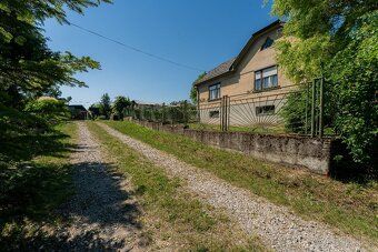 We offer for sale a spacious building plot in the popular