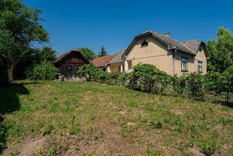 We offer for sale a spacious building plot in the popular
