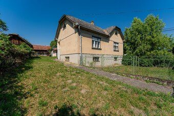 We offer for sale a spacious building plot in the popular