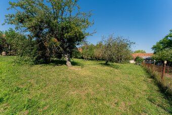 We offer for sale a spacious building plot in the popular