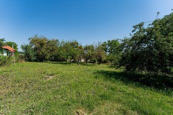 We offer for sale a spacious building plot in the popular