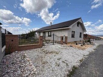 We are looking for a 2–3 room apartment with garden front