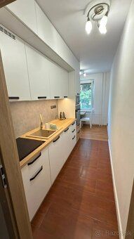 I offer for rent a completely renovated and equipped 2-room