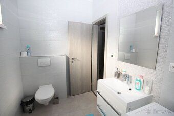 Oto Horváth offers for sale a 3 room apartment in a popular