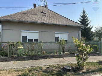 EMPTY HOUSE READY FOR NEW OWNER. Real Estate Agency