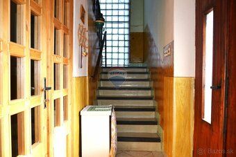 RK RE/MAX offers you for sale a two-story, 6-room