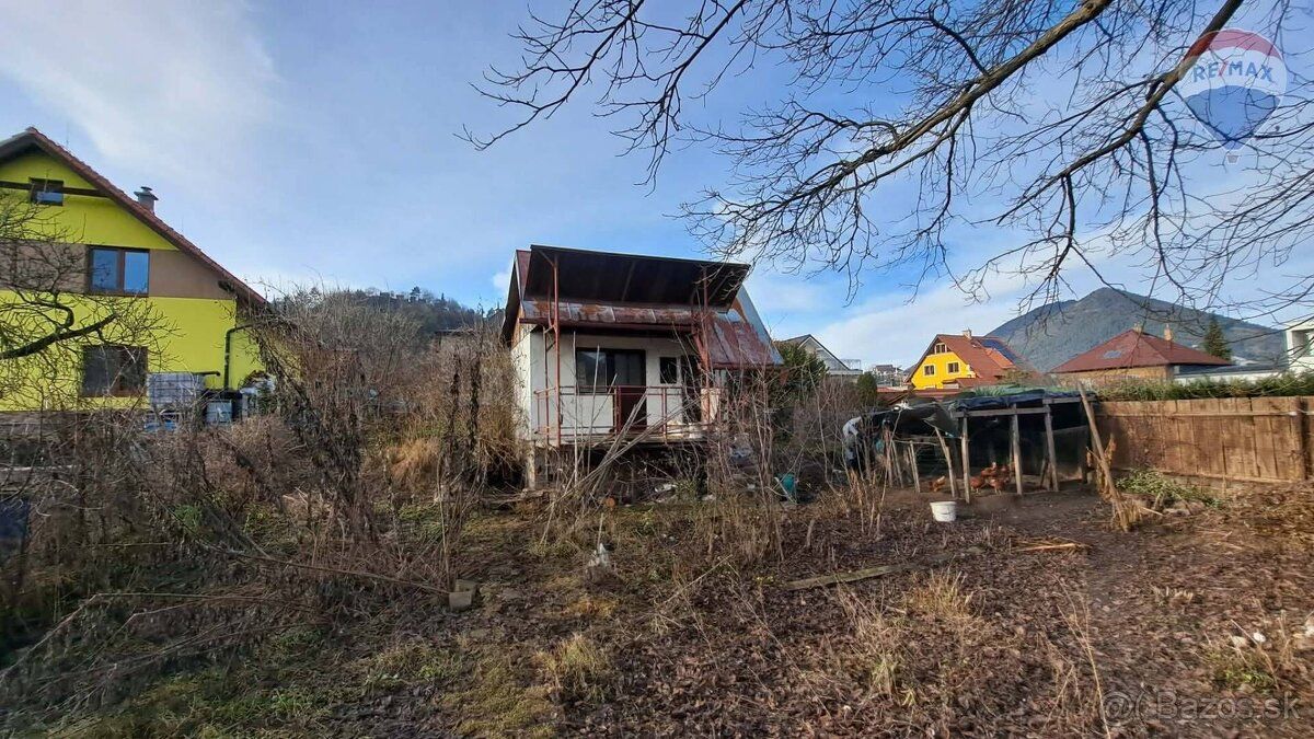 Real estate agency RE/MAX offers for sale a family house in