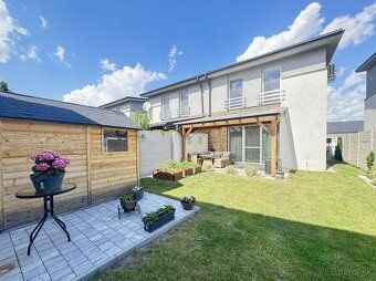 RE/MAX Real Estate Agency exclusively offers for sale 4