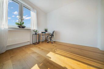 REWIN reality offers you this modern, stylishly furnished