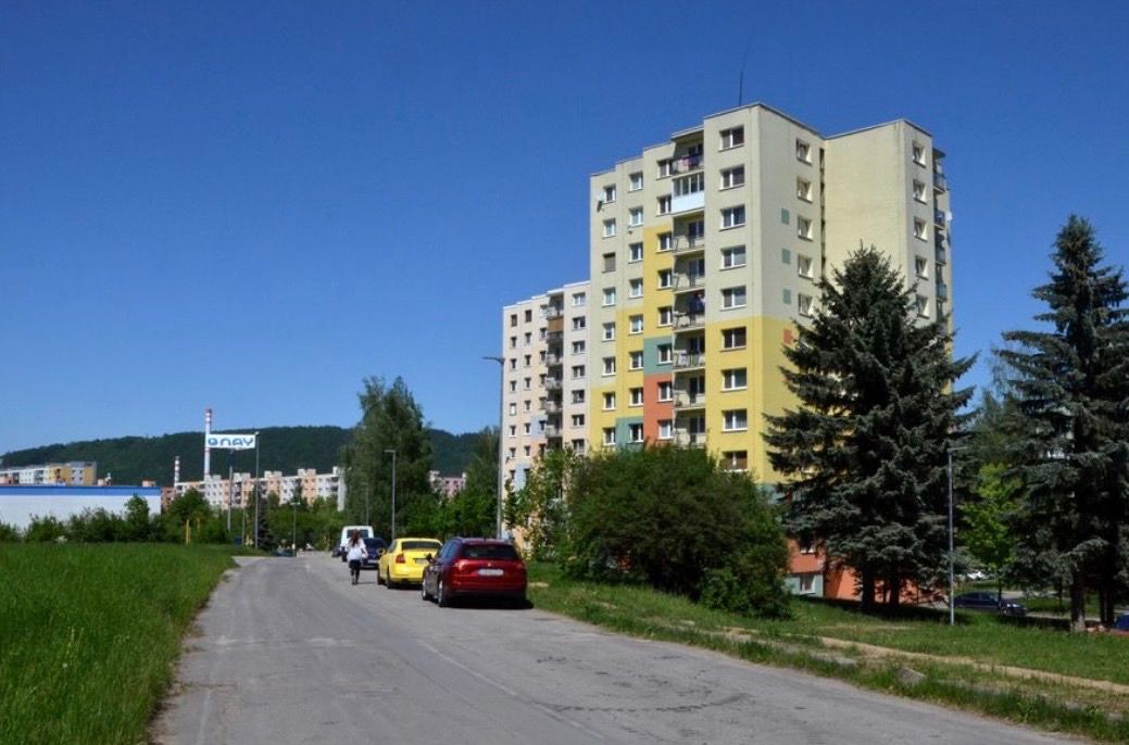 Ponúkam na predaj priestranný a svetlý 3-izbový byt vo vyhľa