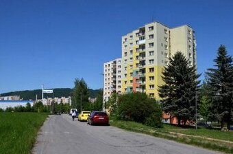 Ponúkam na predaj priestranný a svetlý 3-izbový byt vo vyhľa