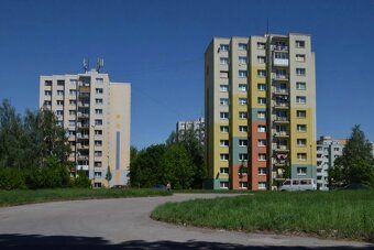 Ponúkam na predaj priestranný a svetlý 3-izbový byt vo vyhľa