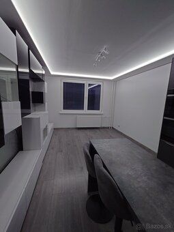 Studio do wynajęcia z kompletną renowacją, znajdujące się