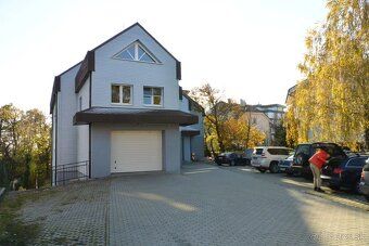 Przestronny 3 pokojowy apartament na poddaszu w budynku