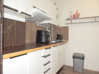 Oferujemy do wynajęcia częściowo wyremontowane
