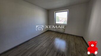 XEMAR (lub ), oferuje na wynajem duży 3-pokojowy